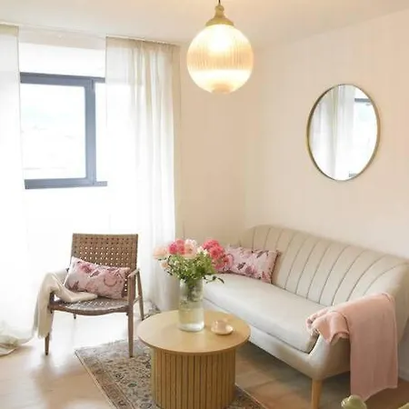 Traveler's Apartment *