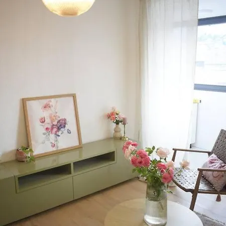 Apartment Traveler's *